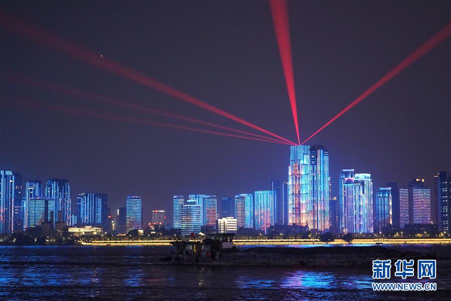 （图文互动）（4）武汉25公里大型灯光秀深情告白祖国