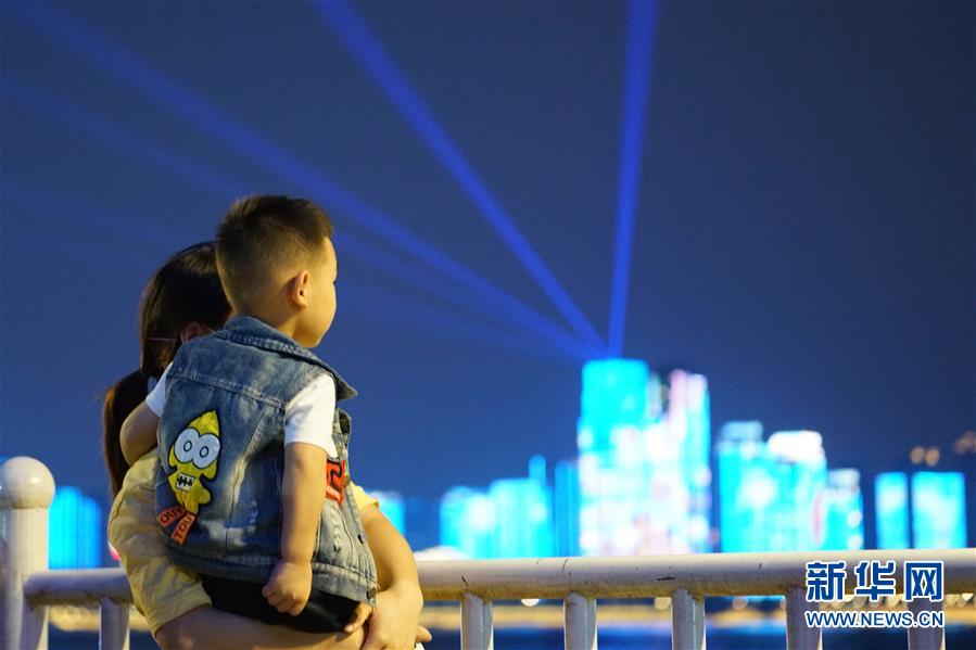 （图文互动）（5）武汉25公里大型灯光秀深情告白祖国