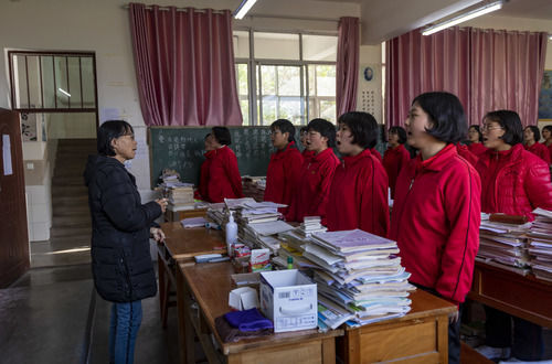 大山女孩的"校长妈妈"——记云南丽江华坪女子高级中学校长张桂梅